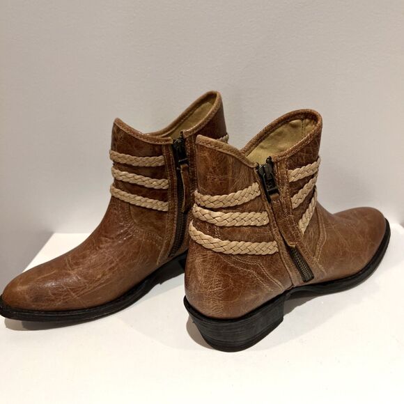 Brown Ariat Western Brown Bootie Naturally Distressed Leather Ankle Boots 8 B - Picture 3 of 16